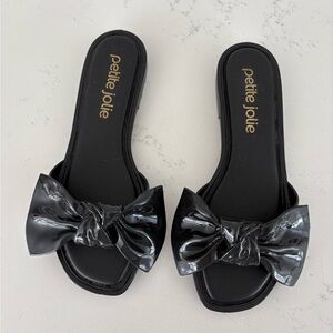 petite jolie Black Patent Bow Slide Mules